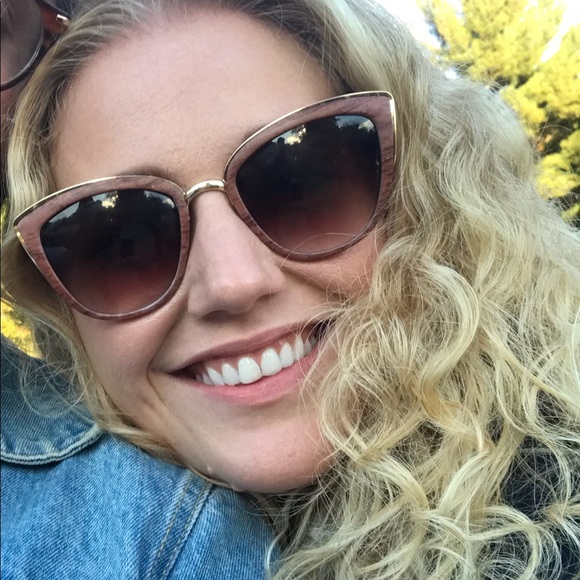 Meet your Posher, Shelby - Picture 1 of 1